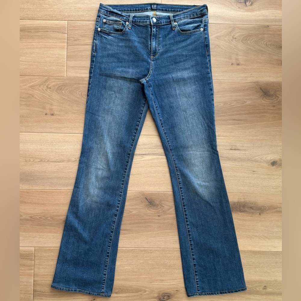GAP Perfect Bootcut Mid-Rise Jeans in Medium Wash Size 14 Tall